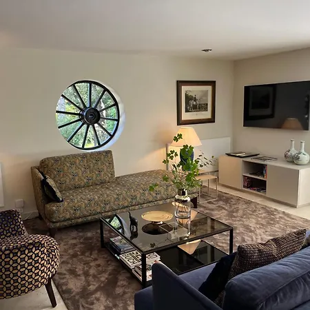 Villa Hansjoerg Felmy *