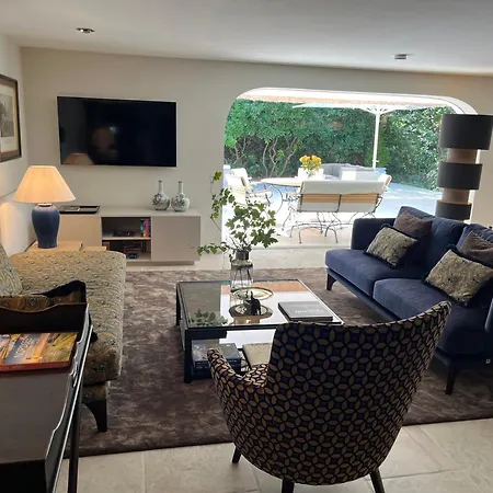 Villa Hansjoerg Felmy *