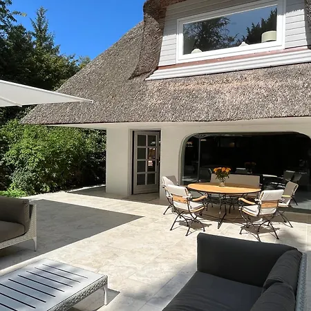 Villa Hansjoerg Felmy *